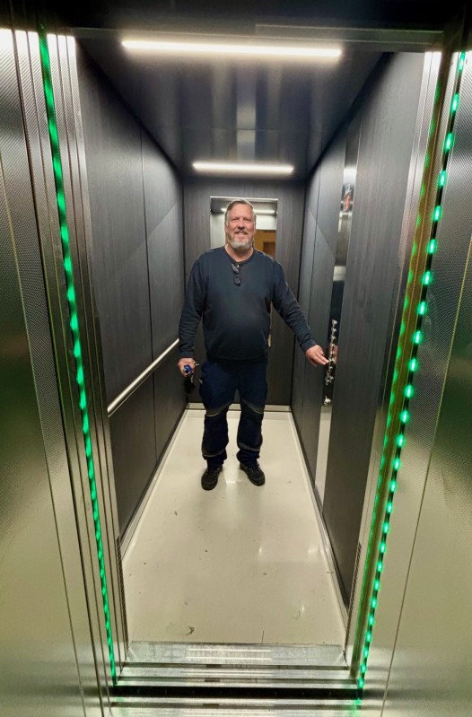 250423 PM Neuer aufzug frankfurter strasse 82 foto hwb 250423 PM Neuer aufzug frankfurter strasse 82 foto hwb